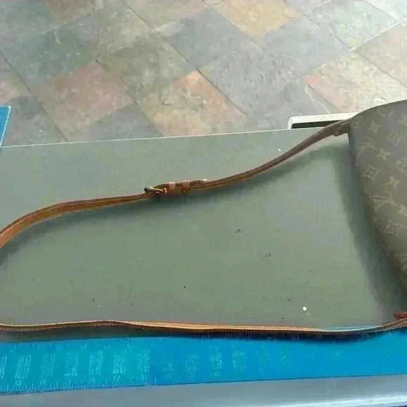 LV CARTOUCHIERE GM SHOULDER BAG MONOGRAM- 100% authentic & ready for the summer - Picture 13 of 15